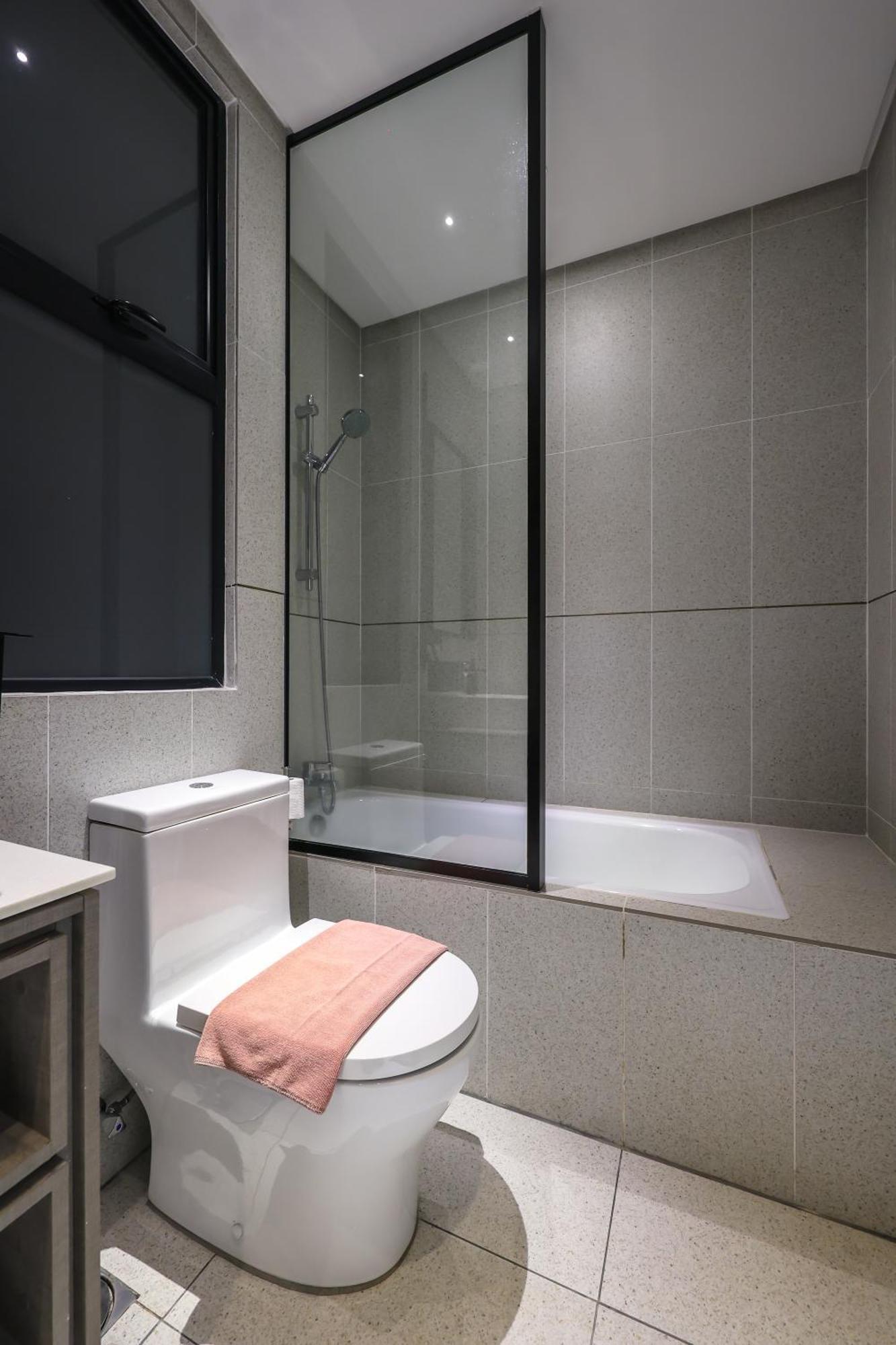 2 Bedroom Suites Bathtub,1638591580:JPEG